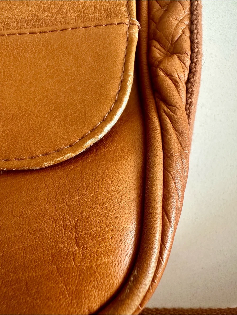 Kenneth Cole Reaction beautiful messenger